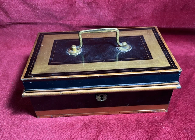 Antiguo cajero de metal victoriano tardío sin llave