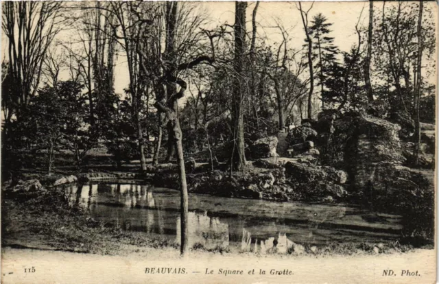 CPA Beauvais Le Square et la Grotte FRANCE (1013979)