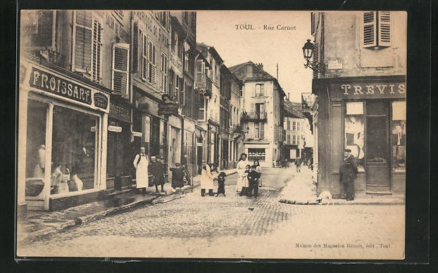 CPA Toul, Rue Carnot, vue de la rue