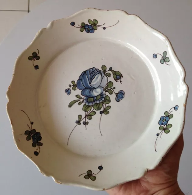 Ancienne Assiette en faience XIXéme La rochelle Nevers ? fleur bleue