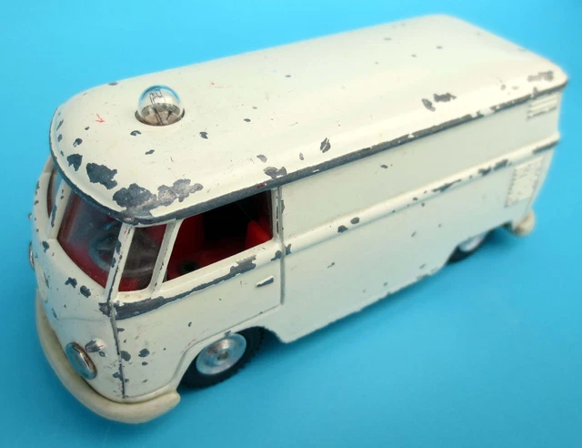 Tekno 1/43 - VW Combi T1 Bus Ambulance