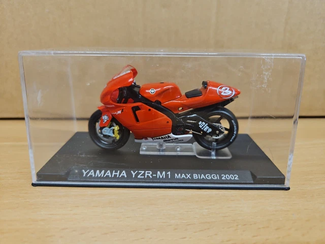 DIE CAST COLLECTORS MODEL OF A YAMAHA YZR500 MOTORCYCLE (Max Biaggi