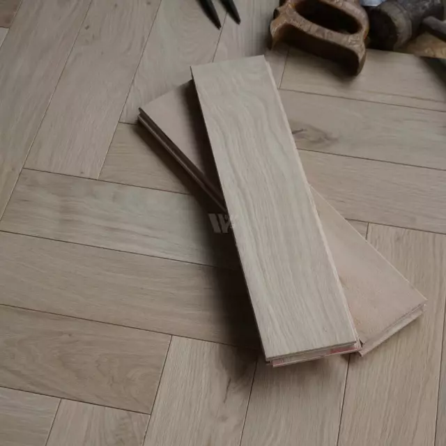 400x90mm Natural Grade Classic Parquet Flooring Herringbone Engineered Oak EC9N