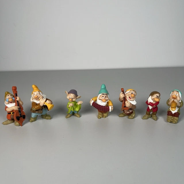 VINTAGE DISNEY SNOW White And The Seven Dwarfs Bundle X 7 Small Figures ...