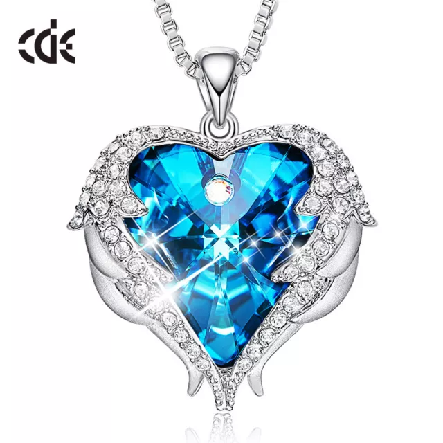 Collier et Pendentif  Coeur en  Cristaux de Zircon Enveloppé d'Ailes d'Ange