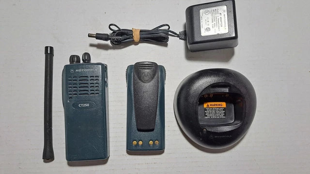 MOTOROLA CT200 VHF RADIO 136-174MHz 4 CH 2W W/FREE PROGRAMMING MURS HAM SECURITY MOTOROLA CT200 VHF RADIO 136-174MHz 4 CH 2W W/FREE PROGRAMMING MURS HAM SECURITY