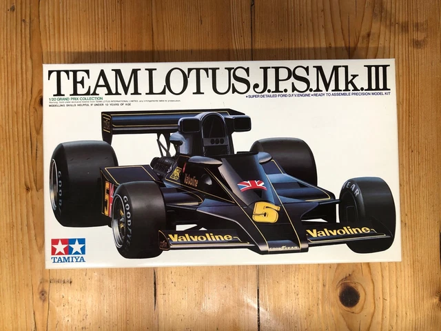 Maqueta Tamiya Team Lotus J.P.S. Mk.III - Tienda de Maquetas Maqueteros