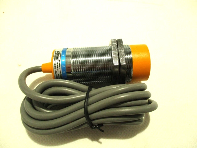 New Omron Ljc30A3-H-J/Dz 2-Wire Capacitive Proximity Sensor-Switch