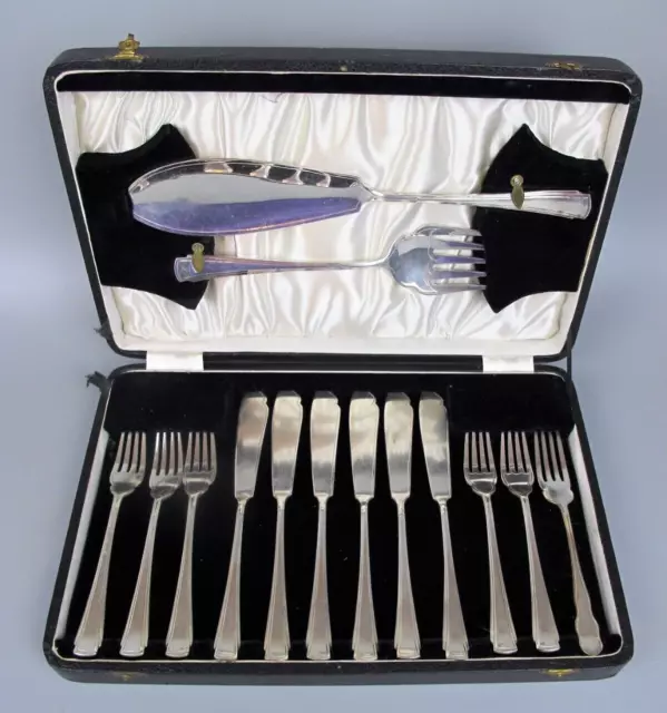 Fish Cutlery Set. Knives Forks & Servers. Silver plated. Cased. Art Deco Vintage