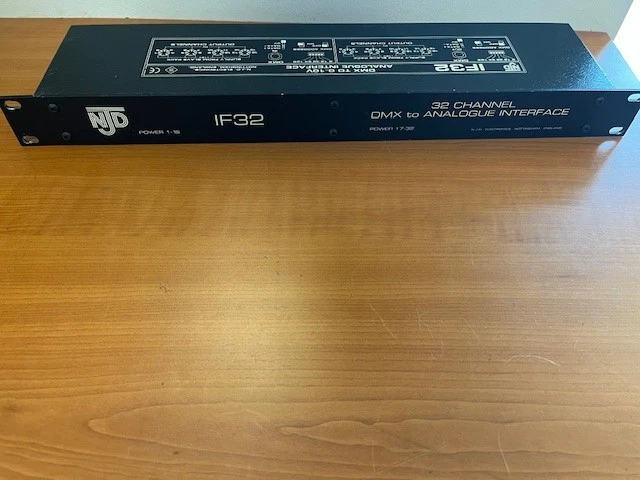 Rack Gradateur RVE 12x3KW DMX512 En Flight Case + Console NSI MC7016