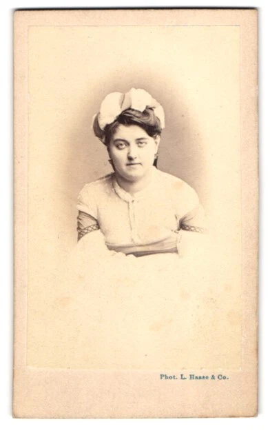 Fotografie L. Haase & Comp., Berlin, Friedrichstr. 178, Portrait junge Dame im