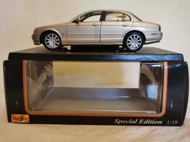 Maisto - 1:18 E - Jaguar S-Type  / Berline - 1999 - Or Clair Metal. - Ref. 31865