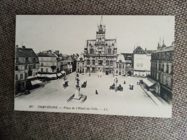 Cpa Compiègne Place De L Hotel De Ville