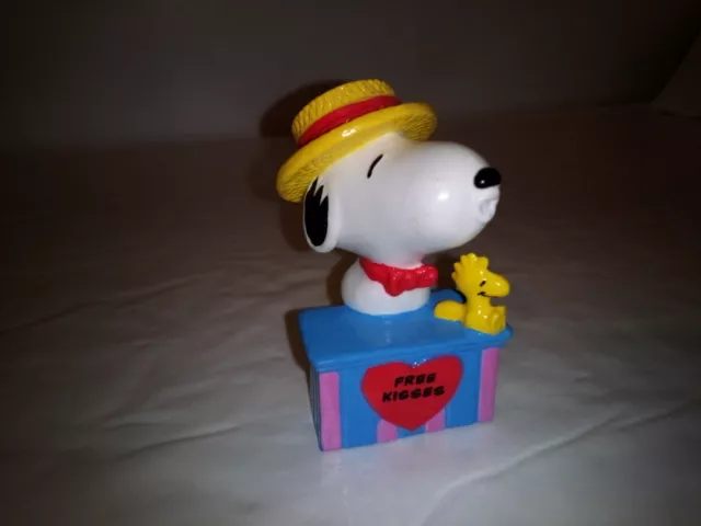 Snoopy  Peanuts Kissing Booth Valentine Whitman's Figure 2" Smooch Vintage READ