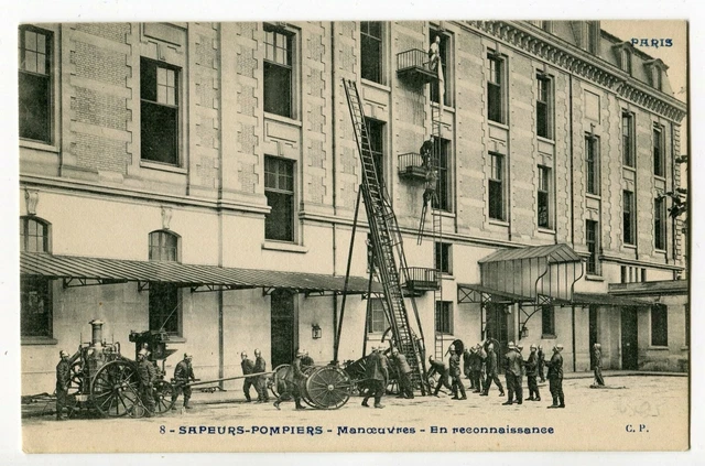Carte Postale Ancienne Paris – Manifestation Place Du Château-d'Eau – Années 1900