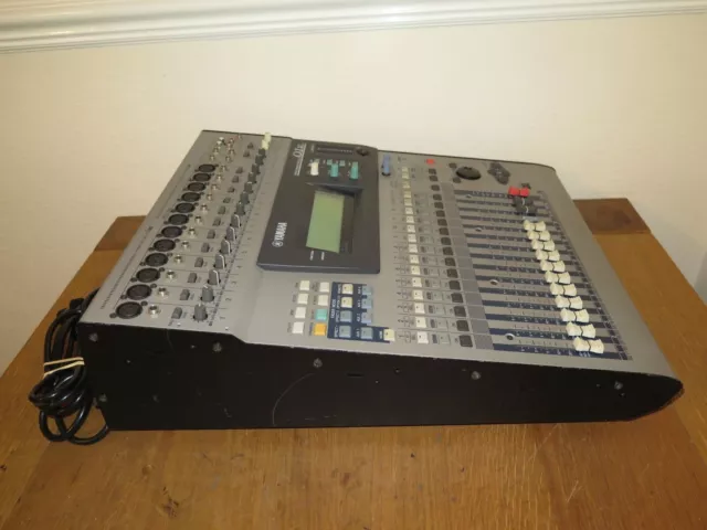 Yamaha O1v 16-channel tabletop sound mixing console / WORKS WELL-READ!! 3