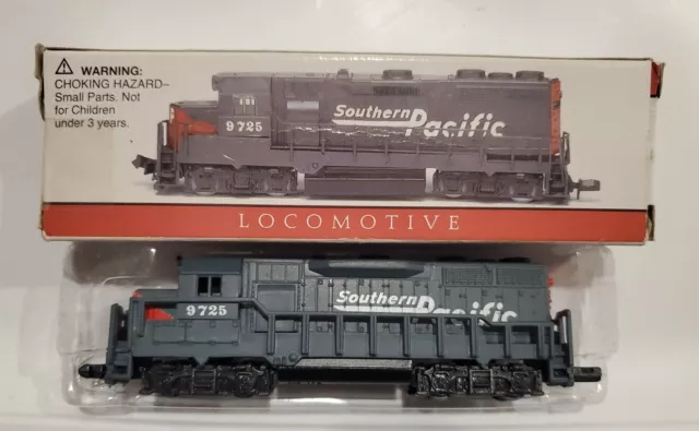 Southern Pacific Locomotive # 9725 Model Train w Box  🚂