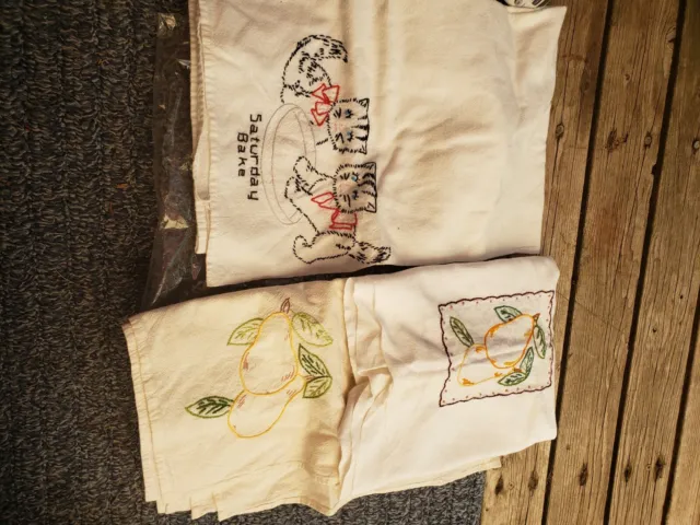 Embroidered Dish/Tea Towels Set of 3 Mixed Lot. Kitty and Assorted Fruit Vtg