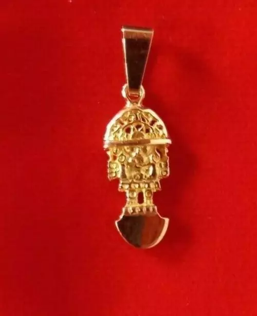 Tumi Peruvian pendant made of solid 18k gold 2