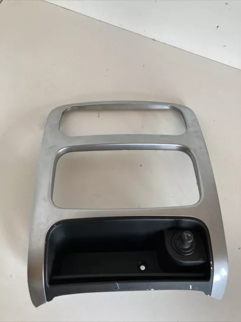 Jeep Cherokee center console genuine 2.8 crd 2005