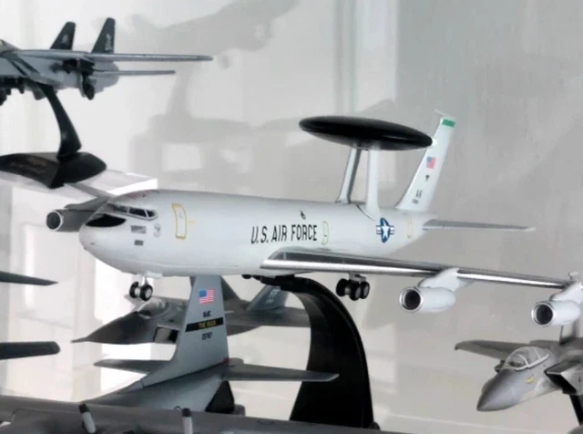 1/200 SCALE AIRPLANE Model - USAF E-3 Sentry AWACS USAF Early Warning
