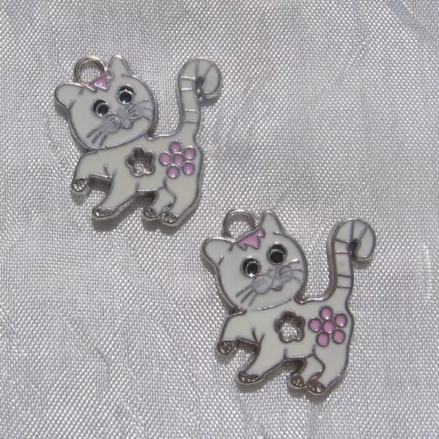 LOT DE 2 BRELOQUES CHATON BLANC PENDENTIF ARGENTÉ ÉMAILLÉ 25MMx24MM *B289