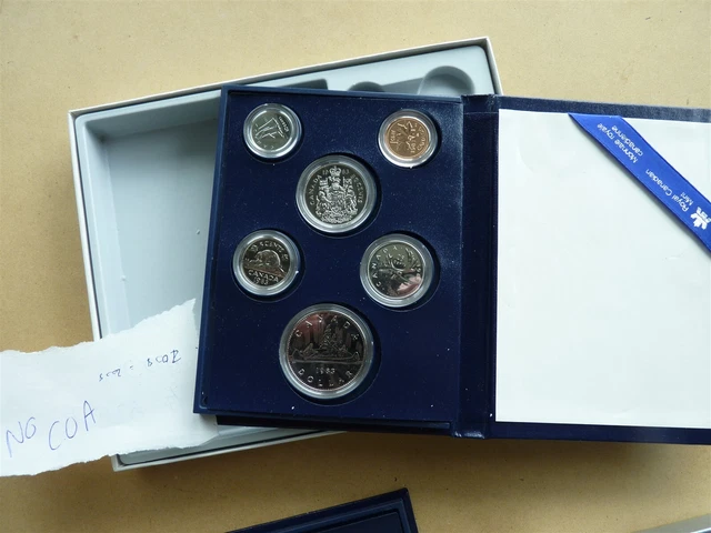 CANADA COLLECTION SPECIMEN Set 1983 With Case $18.00