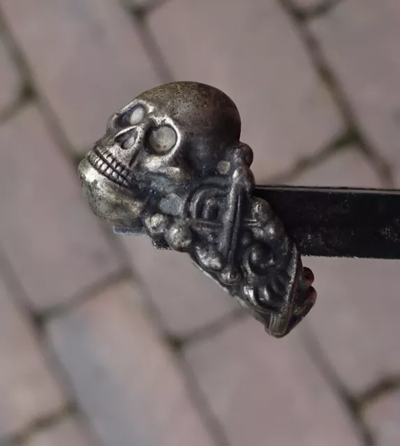 alter  Ring mit Totenkopf ges.gesch.