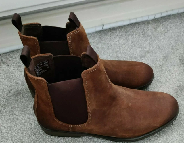 clarks hinman chelsea boots