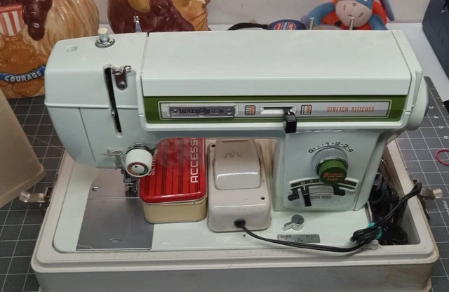 VINTAGE DIAL N SEW Sewing Machine 