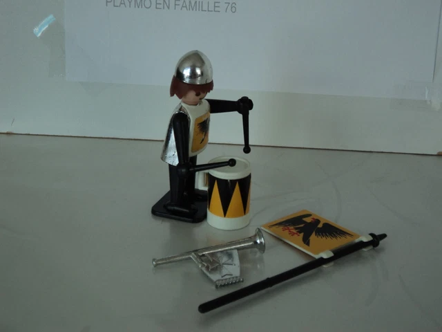 Lot Playmobil Vintage Médiéval – Râtelier, Drapeaux, Lances, Boucliers Aigle Rouge – Set 3265 – Occasion Bon état