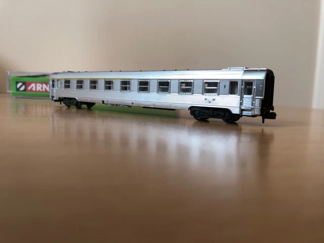 ARNOLD HN4336 SNCF, coffret 3 voitures DEV Inox, I x A9, I x A5 bar et I x B10, ép III