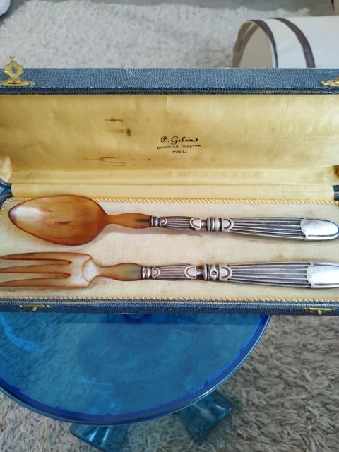 Couverts à salade corne , argent fourré vendus par notre petite brocante Couverts à salade corne , argent fourré vendus par notre petite brocante