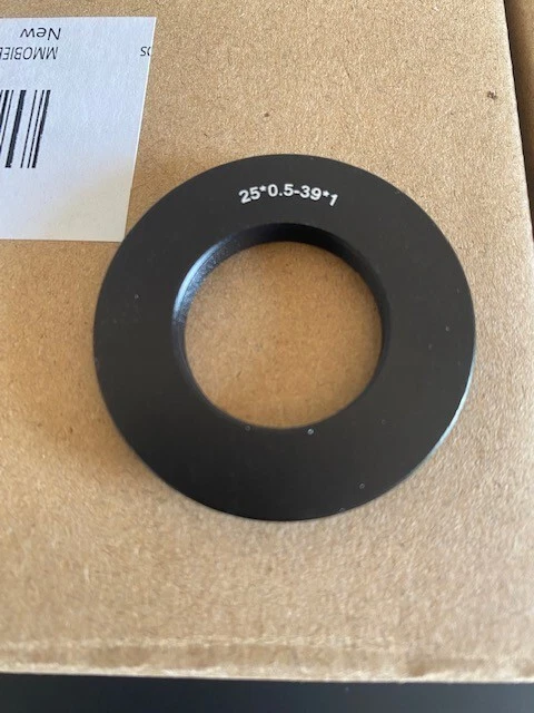 Anello adattatore per obiettivi ingranditore. M25/0.5 femmina, M39/1.0 maschio