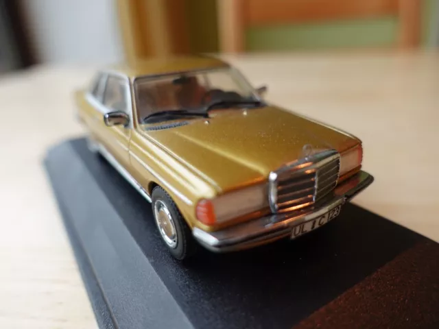 Mercedes-Benz W 123 Coupe 230 CE gold metallic - Minichamps 1:43 2