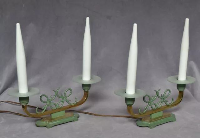 PAIRE DE BOUGEOIRS ou CHANDELIERS ELECTRIQUES / Lampes, fausses bougies opaline