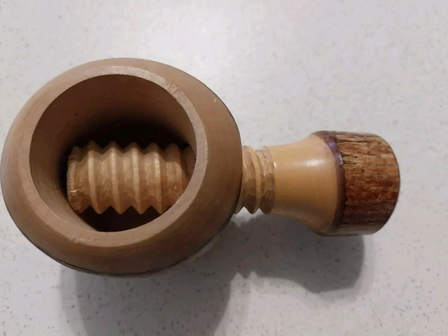 Casse noix en bois d'olivier - - Vente en ligne