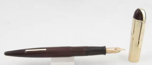 Eversharp Skyline Burgundy w/14kt Gold Filled Cap Fountain Pen - 14kt Nib -1940s