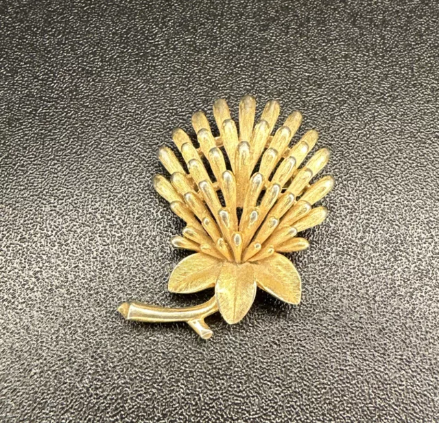 Vintage Crown TRIFARI Thistle Plant Gold Tone Pin Brooch J91