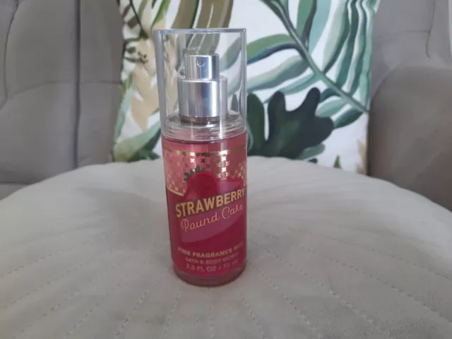 ***Bath & Body Works, Strawberry Pound Cake, Body Spray, Mist, 75 ml***