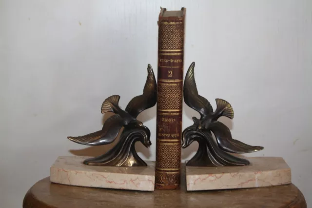 Paire de serre livres anciens oiseaux du paradis régule socle marbre / ART DÉCO