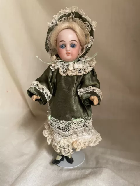Poupée ancienne superbe mignonnette - Collection