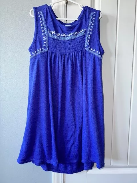 Worn once. Girls size 8 Med Old Navy dress. Periwinkle blue purple. Knee length.