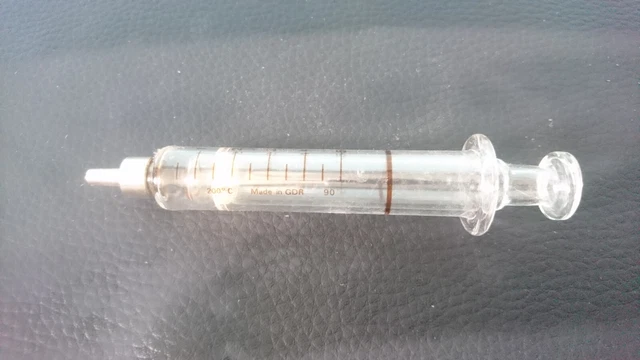 Spritze Antiquität Glasspritze  glaskolben refila 5 cm3