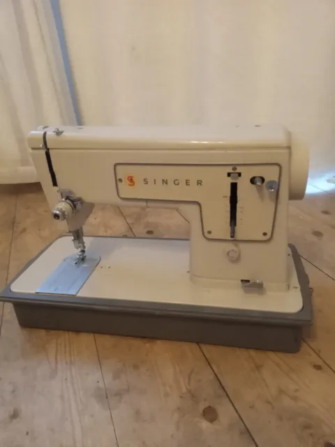 Original Vintage Singer Sewing Machine Accessories and Feet