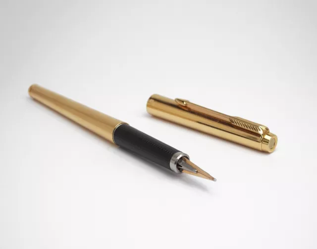 Parker 180 Flighter Gold Plated Fountian Pen - Uninked