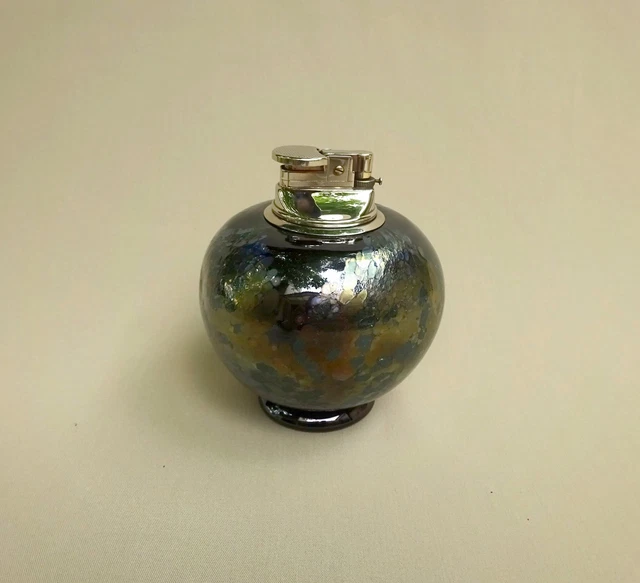 TRES BEAU BRIQUET ou VASE VINTAGE de FORME BOULE en VERRE IRISE, SIGNE