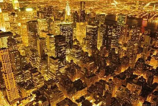 New York bei Nacht: Golden – Maxi-Poster 91,5 cm x 61 cm, neu und versiegelt