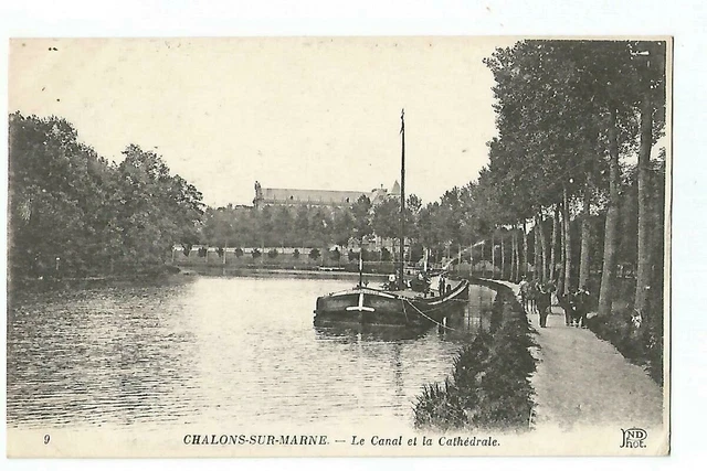 51 Chalons Sur Marne  Le Canal Et La Cathedrale  Peniche
