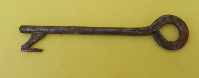 Clé Ancienne En Fer Forgé Du XVIIIe Siècle - Style Louis XVI - Origine France - Objet Décoratif Ou De Collection